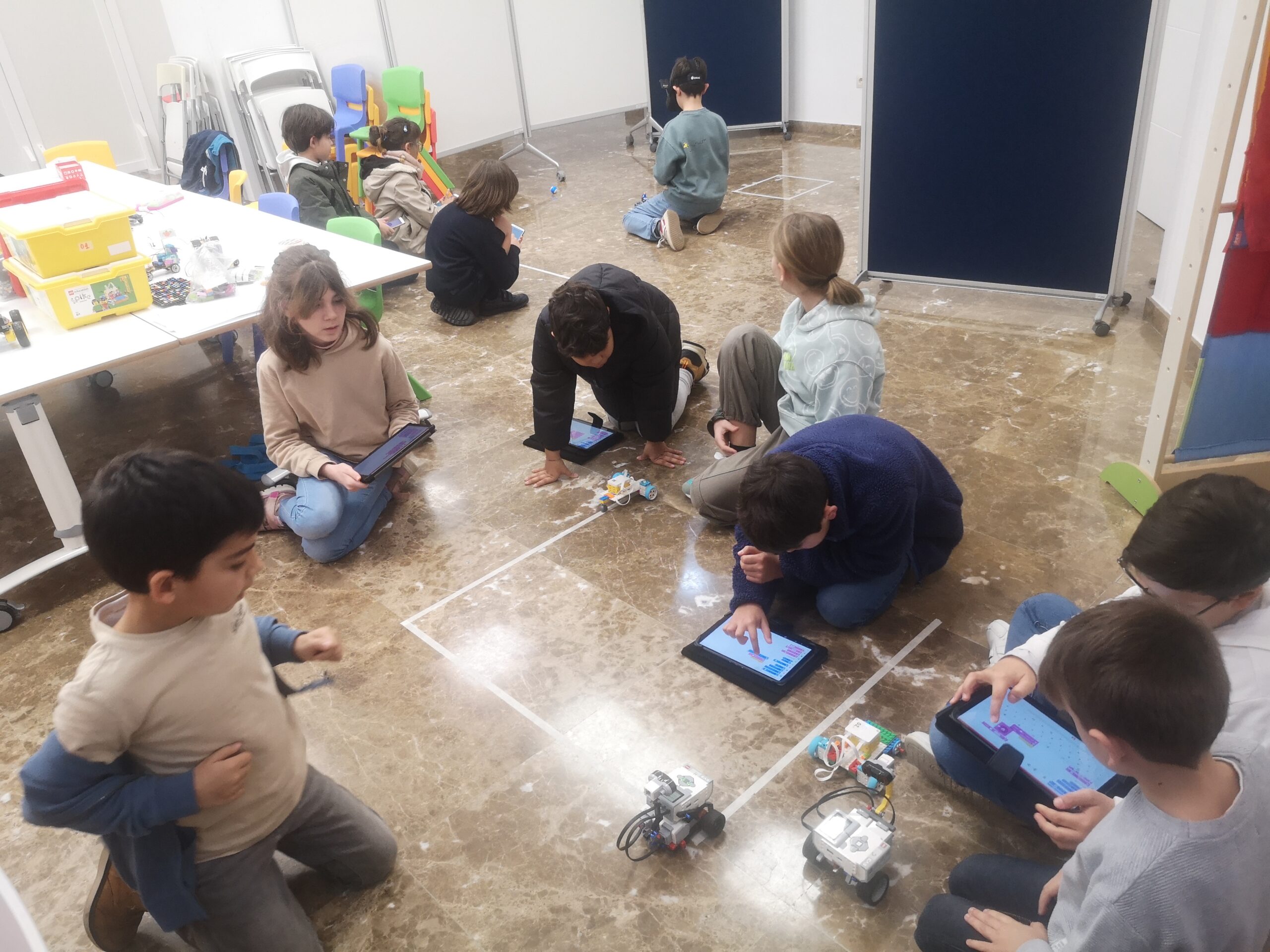 ¡Conduce al Futuro! Diseña y Programa Tus Autómatas para la Gran Gimkana Robótica