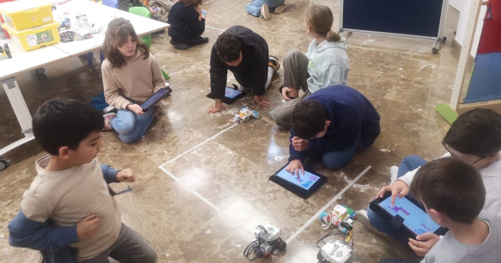 ¡Viaja al futuro! diseña y programa tus autómatas para la gran gimkana robótica